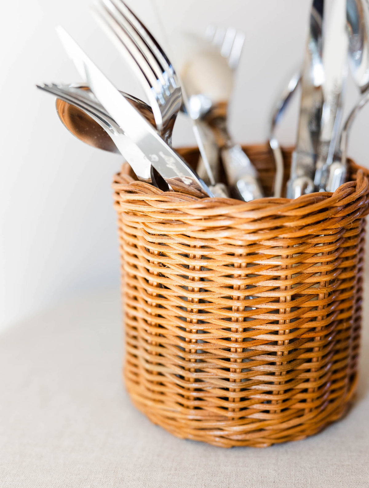 Sag Rattan Utensil Holder