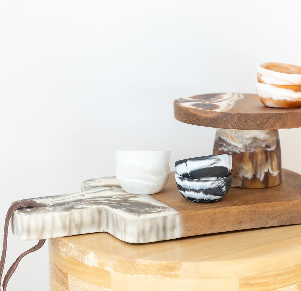 Austin Resin Teak Cake Stand